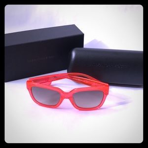 ⭐️ MCQ by Alexander McQueen sunglasses ⭐️